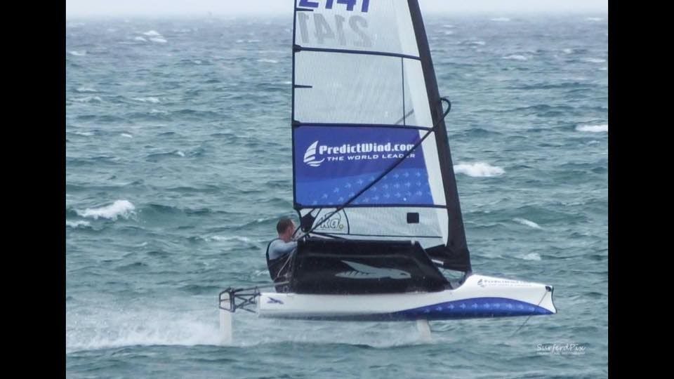 ¡PredictWind Waszp Team 30 NM, a Favor del Viento!