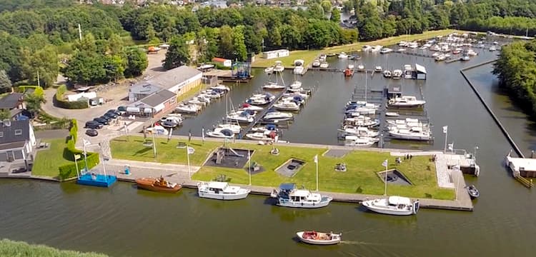 De jachthaven in Kropswolde 
