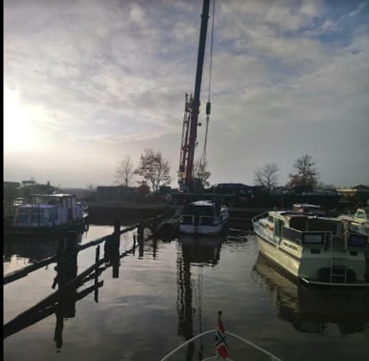 De combinatie watersport and Jachthaven