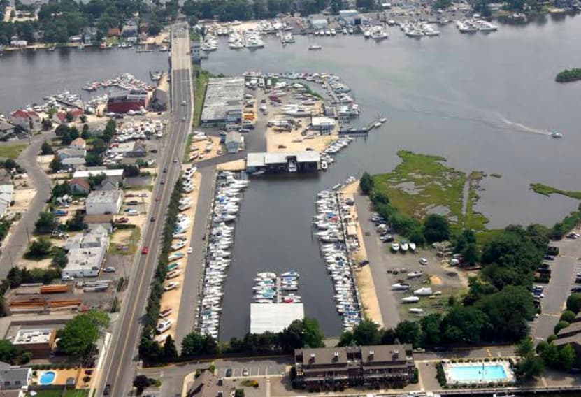 Arnold's Yacht Basin