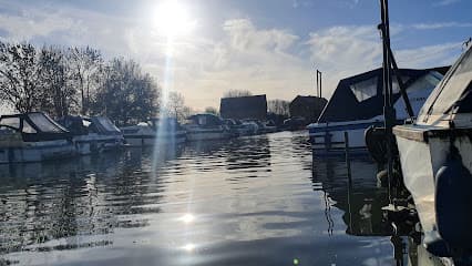 Middle Nene Cruising Club