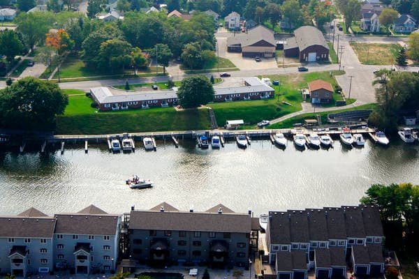 Riverside Motel & Marina