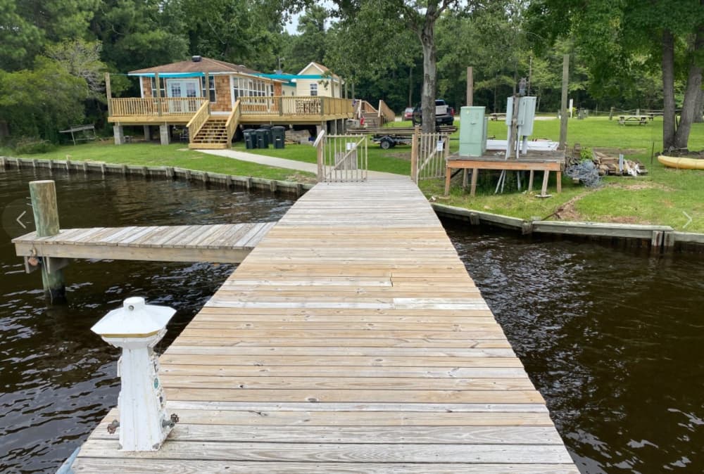 Blackbeards Cove Marina & Pub