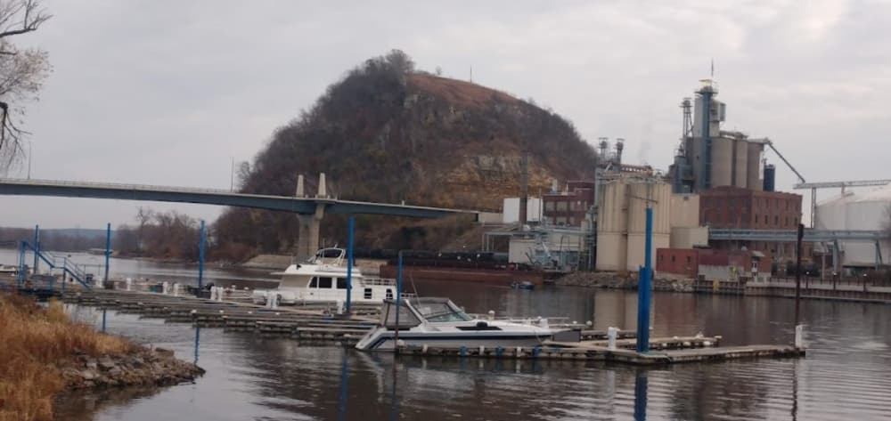 HARBOR BAR DOCKS -MARINA