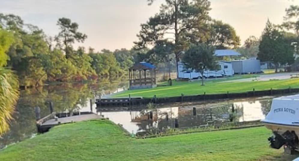 Bruce's Bayou Boat House and marina