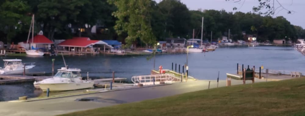Wilson-Tuscarora State Park marina