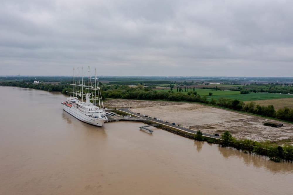 Port of Bordeaux À Grattequina