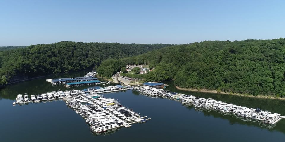 Fishlipz Grill at Pates Ford Resort & Marina LLC