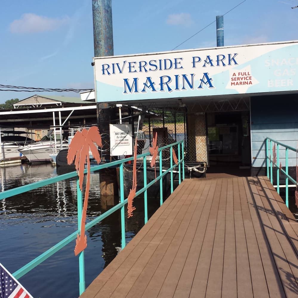Riverside Park Marina